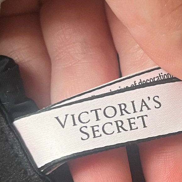 Victoria's Secret Black Seamless Bra - Picture 3 of 4